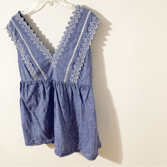 Isabel Maternity by Ingrid & Isabel Top Chambray White Embroidery Sleeveless💙🤍 - Picture 2 of 11